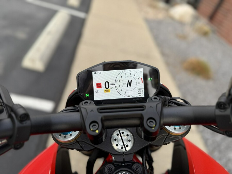 2025 Ducati Hypermotard 950 RED