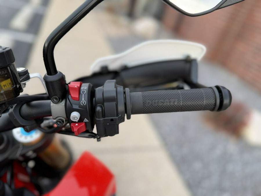 2025 Ducati Hypermotard 950 RED