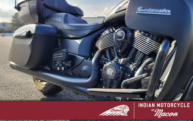 2023 Indian Motorcycle® Roadmaster® Dark Horse® Black Smoke