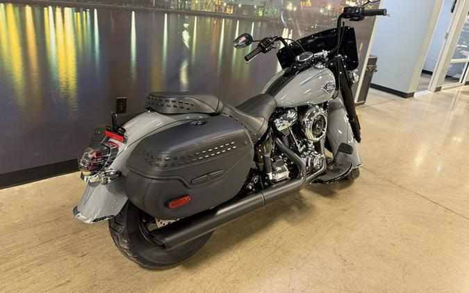 2026 Harley-Davidson Softail FLHC - Heritage Classic