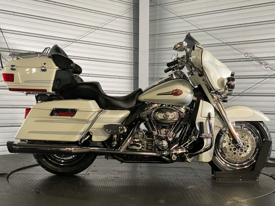 2008 Harley-Davidson® FLHTCUSE3 - CVO™ Ultra Classic® Screamin' Eagle® Electra Glide®