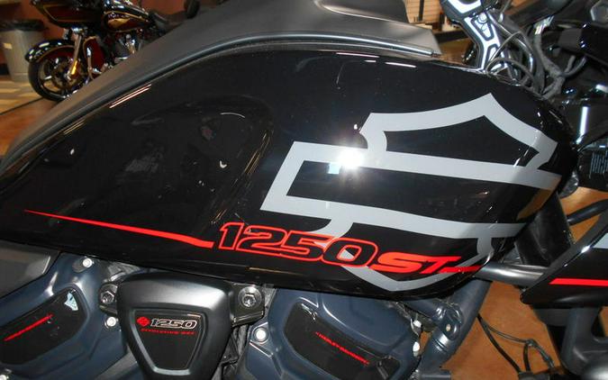 2025 Harley-Davidson® RA1250ST - Pan America® 1250 ST