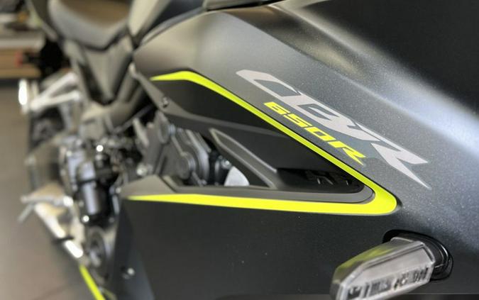 2026 Honda CBR650R E-Clutch
