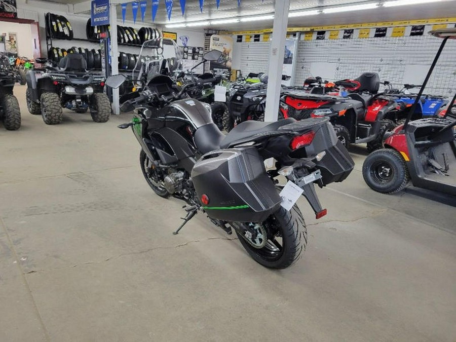 2023 Kawasaki Versys® 1000 SE LT+