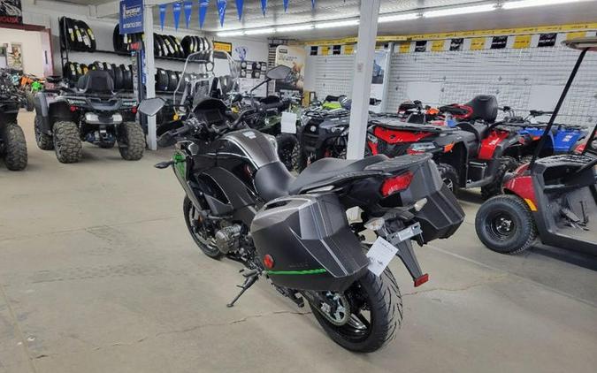 2023 Kawasaki Versys® 1000 SE LT+