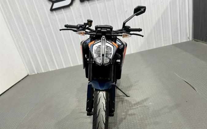 2023 KTM Duke 890 R