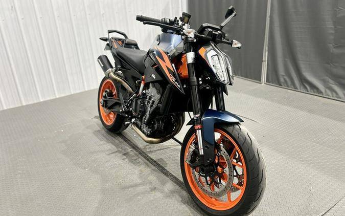2023 KTM Duke 890 R