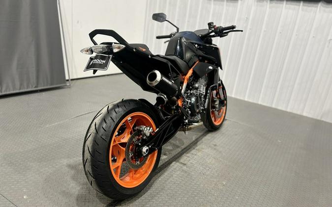 2023 KTM Duke 890 R