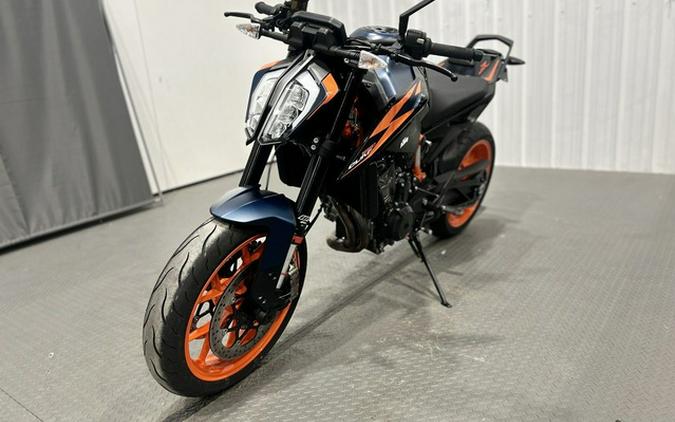 2023 KTM Duke 890 R
