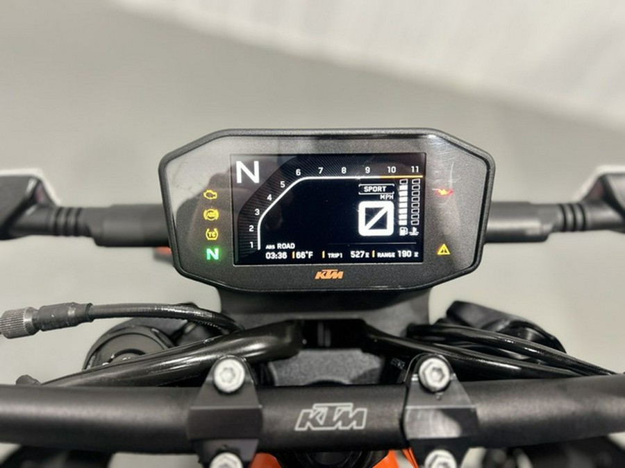 2023 KTM Duke 890 R