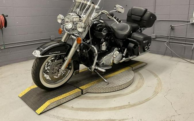 2009 Harley-Davidson® FLHRC - Road King® Classic