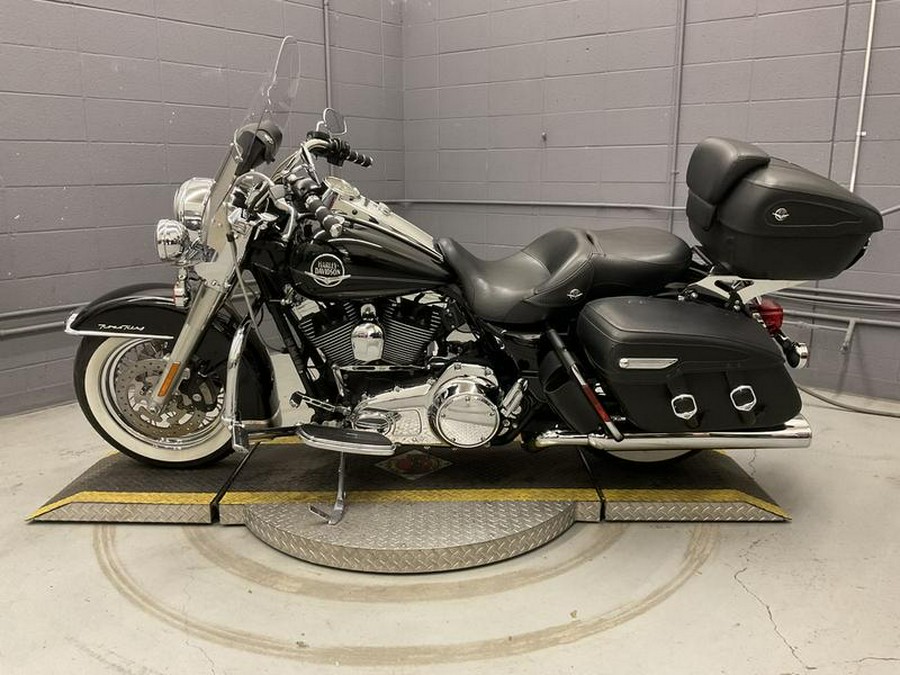 2009 Harley-Davidson® FLHRC - Road King® Classic