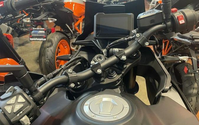 2024 KTM 890 SMT