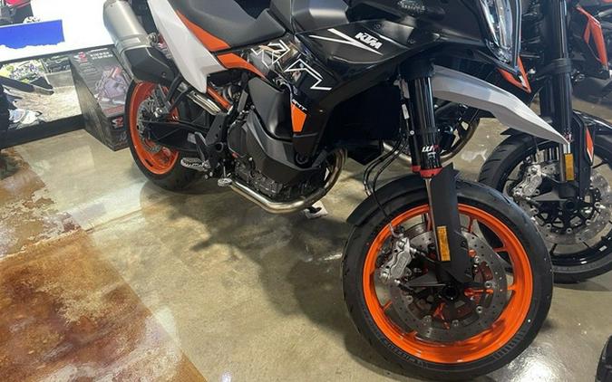 2024 KTM 890 SMT