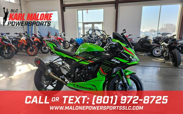 2024 Kawasaki Ninja® ZX™-6R ABS Pearl Robotic White/Metallic Graphite Gray