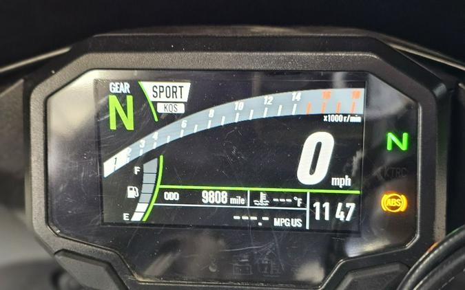 2024 Kawasaki Ninja® ZX™-6R ABS Pearl Robotic White/Metallic Graphite Gray