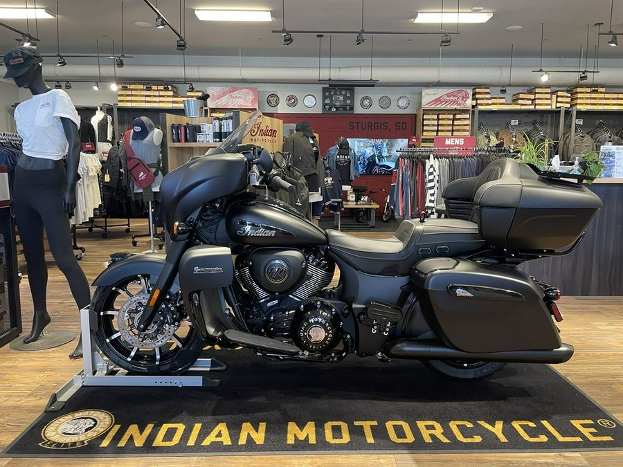 2024 Indian Motorcycle® Roadmaster® Dark Horse® w/Powerband Audio Package Black Smoke