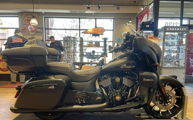 2024 Indian Motorcycle® Roadmaster® Dark Horse® w/Powerband Audio Package Black Smoke