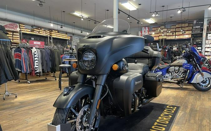 2024 Indian Motorcycle® Roadmaster® Dark Horse® w/Powerband Audio Package Black Smoke