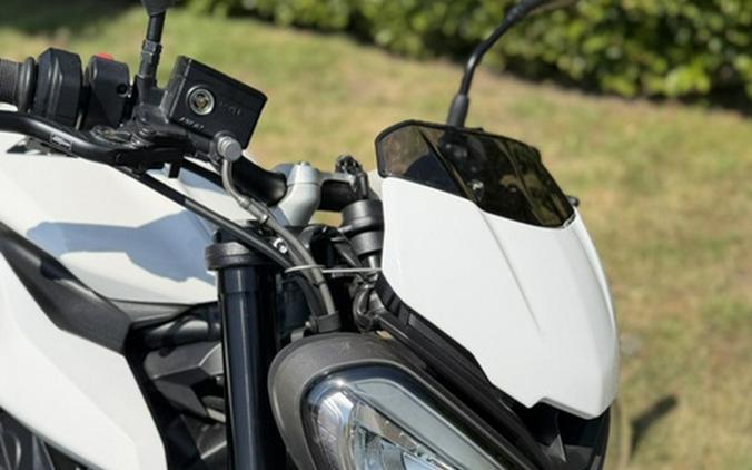 2025 Triumph Street Triple 765 R Pure White