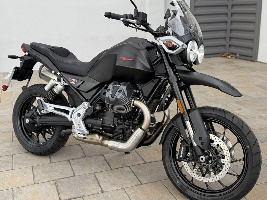 2025 Moto Guzzi V85 Strada