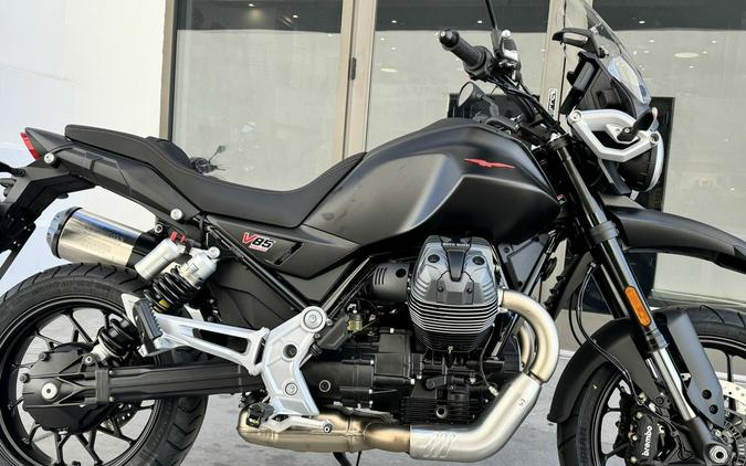 2025 Moto Guzzi V85 Strada