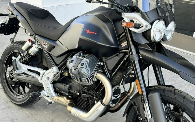 2025 Moto Guzzi V85 Strada