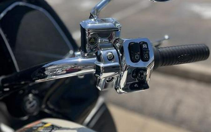 2026 Indian Motorcycle® Pursuit Limited Signature Series Frontier Pearl / Revere Red