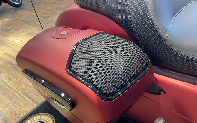 2024 Indian Motorcycle® Challenger® Dark Horse® w/PowerBand Audio Pkg Sunset Red Smoke