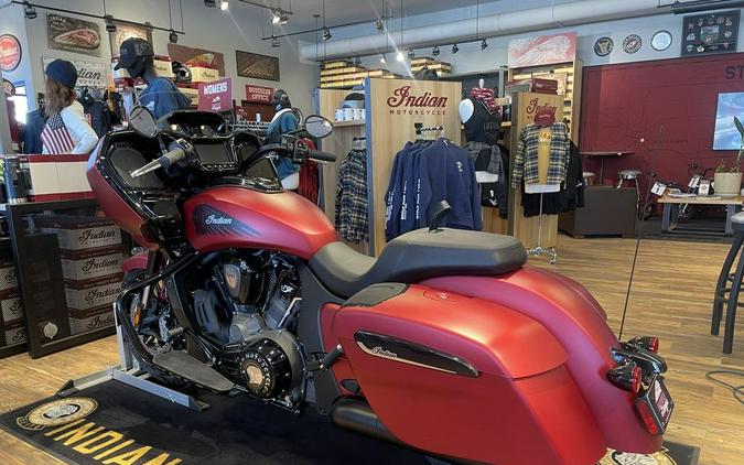 2024 Indian Motorcycle® Challenger® Dark Horse® w/PowerBand Audio Pkg Sunset Red Smoke