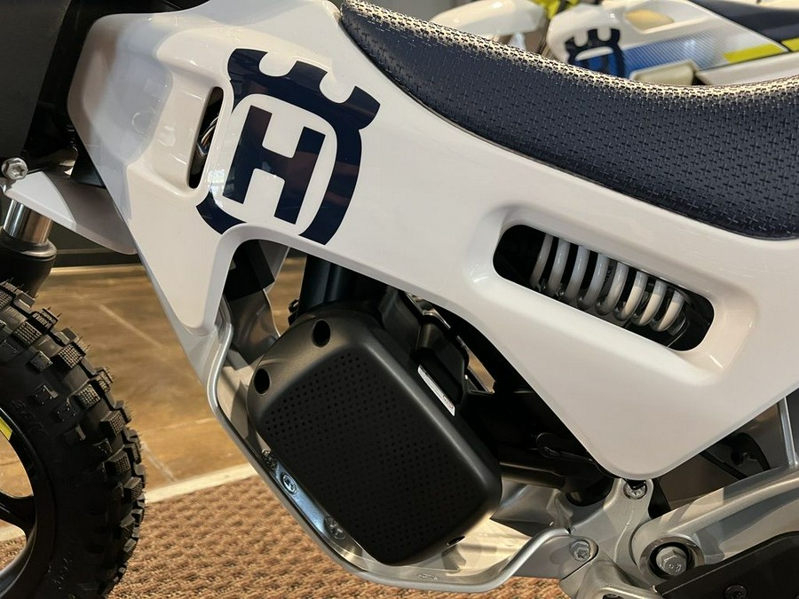 2024 Husqvarna® EE 2