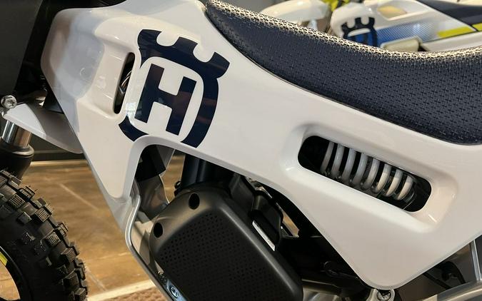 2024 Husqvarna® EE 2