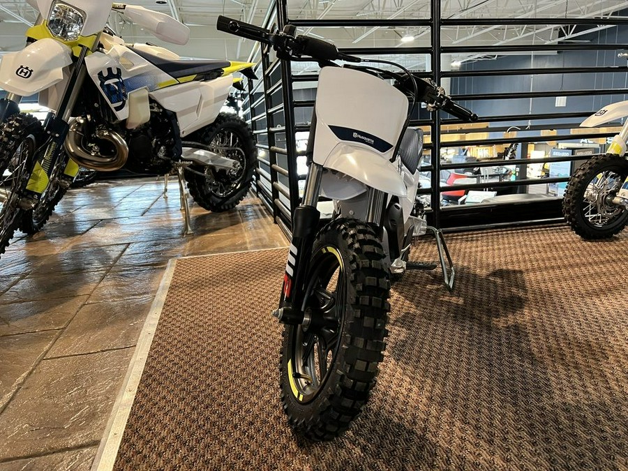 2024 Husqvarna® EE 2