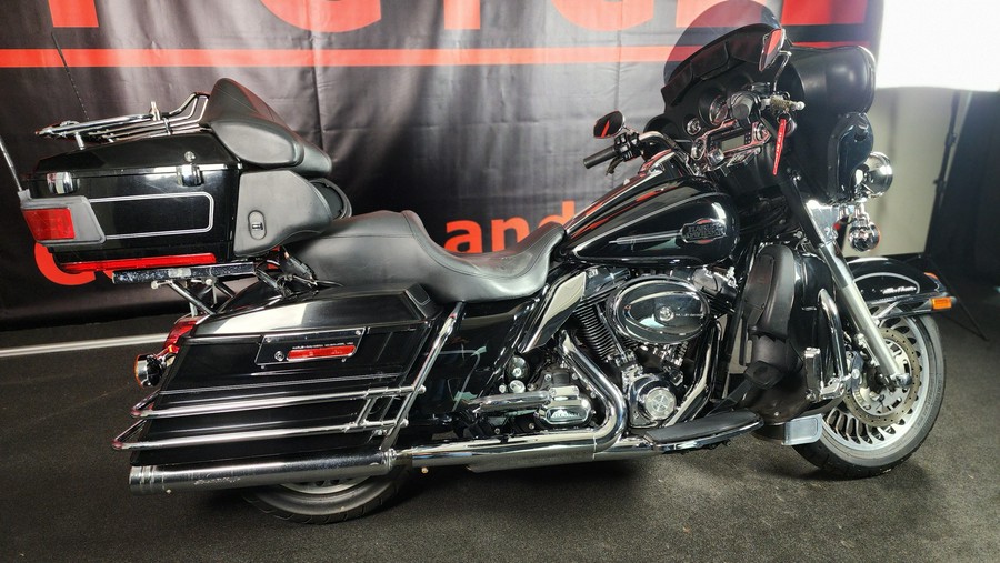 2011 Harley-Davidson® FLHTCU