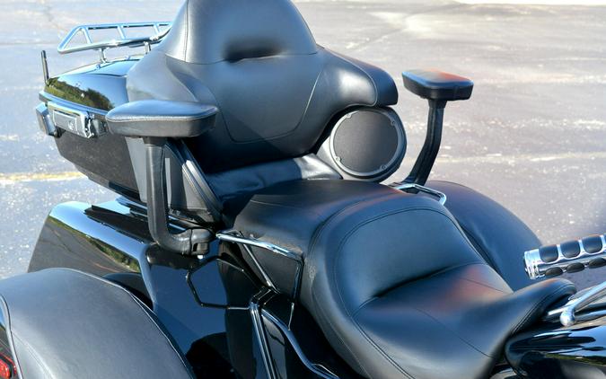 2019 Harley-Davidson® Tri Glide® Ultra Vivid Black