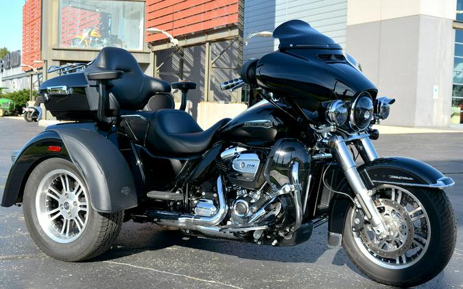 2019 Harley-Davidson® Tri Glide® Ultra Vivid Black