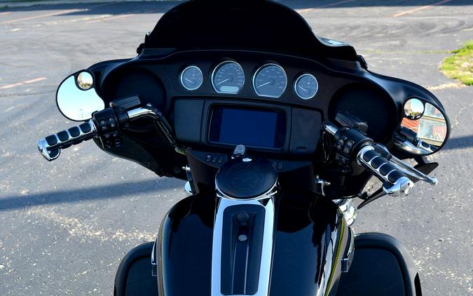 2019 Harley-Davidson® Tri Glide® Ultra Vivid Black
