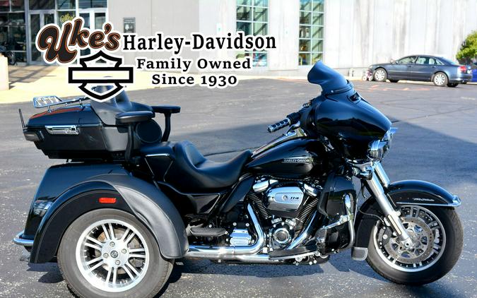 2019 Harley-Davidson® Tri Glide® Ultra Vivid Black