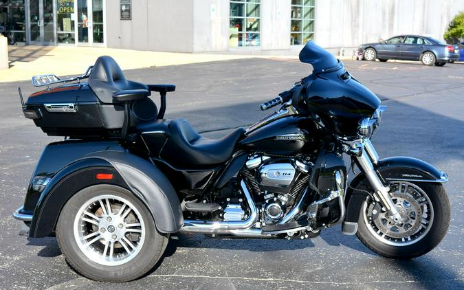 2019 Harley-Davidson® Tri Glide® Ultra Vivid Black