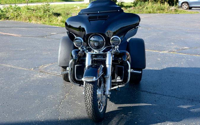 2019 Harley-Davidson® Tri Glide® Ultra Vivid Black