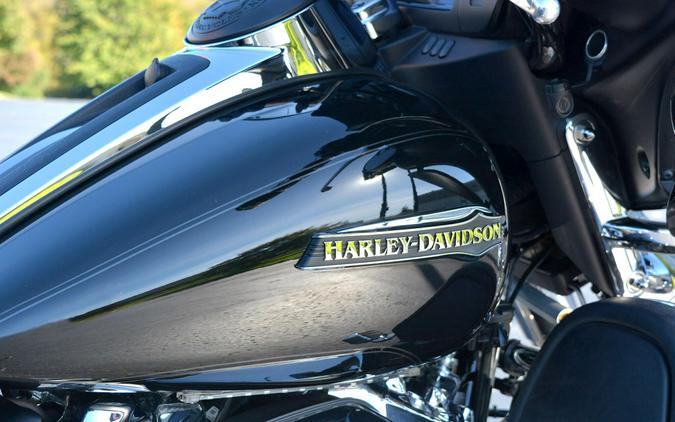 2019 Harley-Davidson® Tri Glide® Ultra Vivid Black
