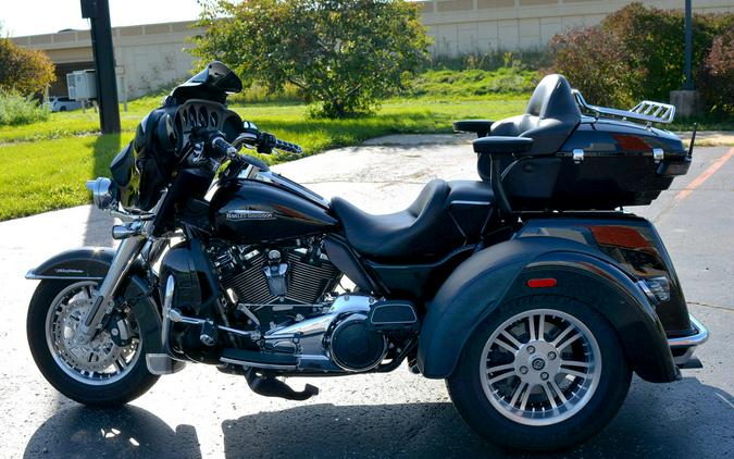 2019 Harley-Davidson® Tri Glide® Ultra Vivid Black