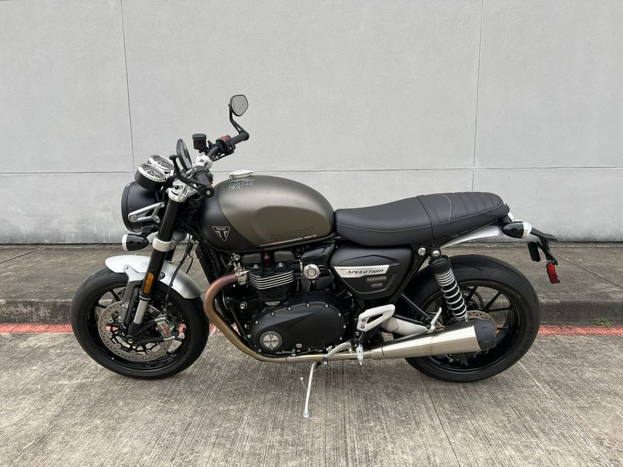 2024 Triumph Speed Twin 1200 Matte Ironstone/Matte Storm Grey