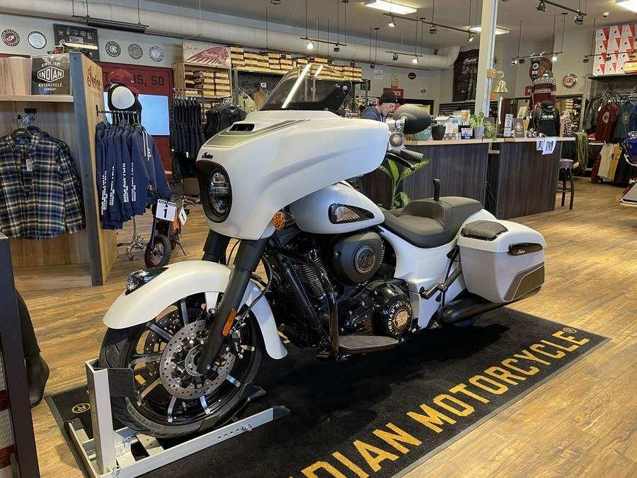 2024 Indian Motorcycle® Chieftain® Dark Horse® w/Powerband Audio Pkg Ghost White Metallic Smoke wit