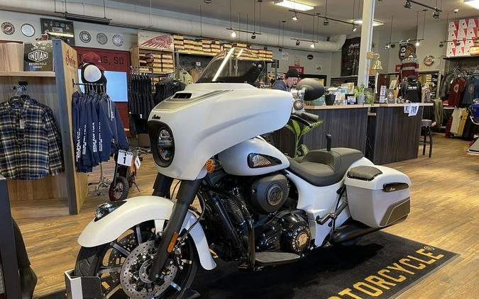 2024 Indian Motorcycle® Chieftain® Dark Horse® w/Powerband Audio Pkg Ghost White Metallic Smoke wit