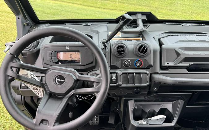 2025 Can-Am® DEFENDER DPS CAB HD9