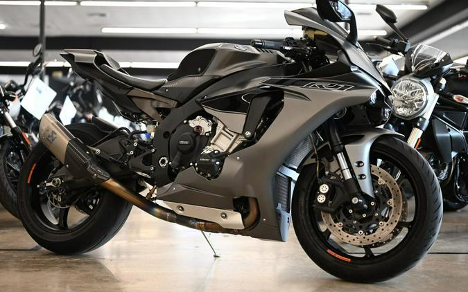 2016 Yamaha R1S