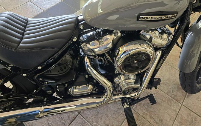 2026 Harley-Davidson® Street Bob® Dark Billiard Gray Chrome Cast Wheels