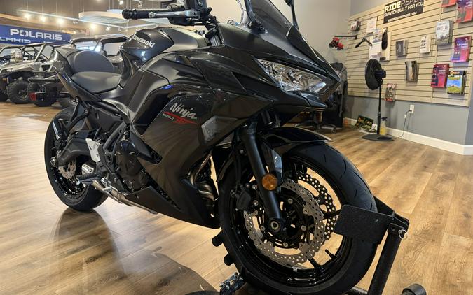 2026 Kawasaki Ninja 650 Metallic Flat Spark Black/Metallic Carbon Gray - 110572