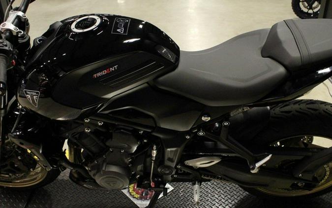 2026 Triumph Trident 800 Jet Black